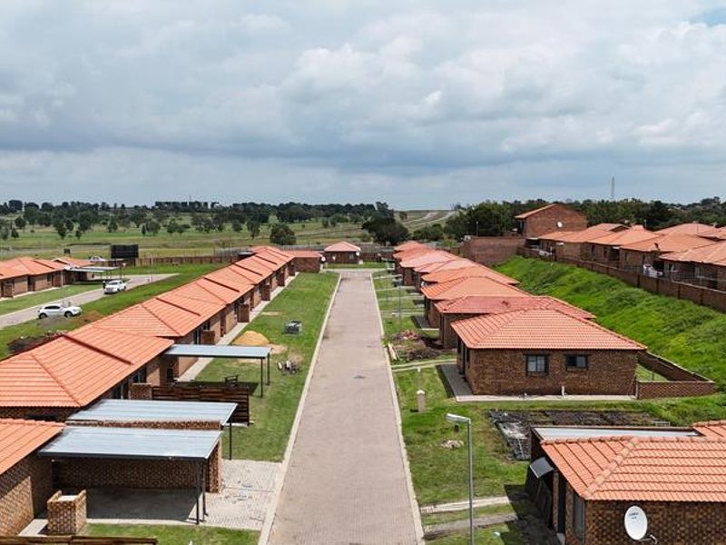 24 FULL TITLE MODERN 2-BEDROOM SIMPLEX UNITS AVAILABLE - Photo 8