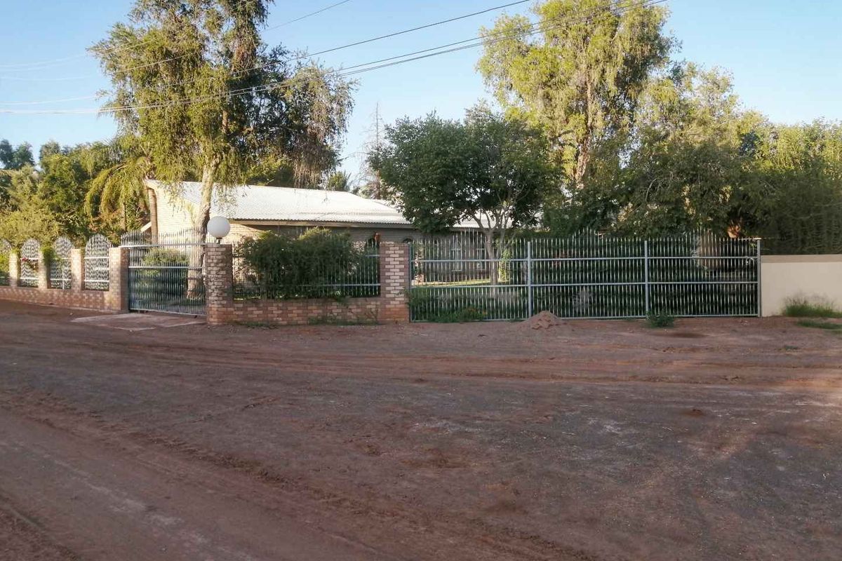 GORGOUES PLOT FOR SALE, ENDLESS POSSIBILLITIES - MARIENTAL (HARDAP) - Photo 4