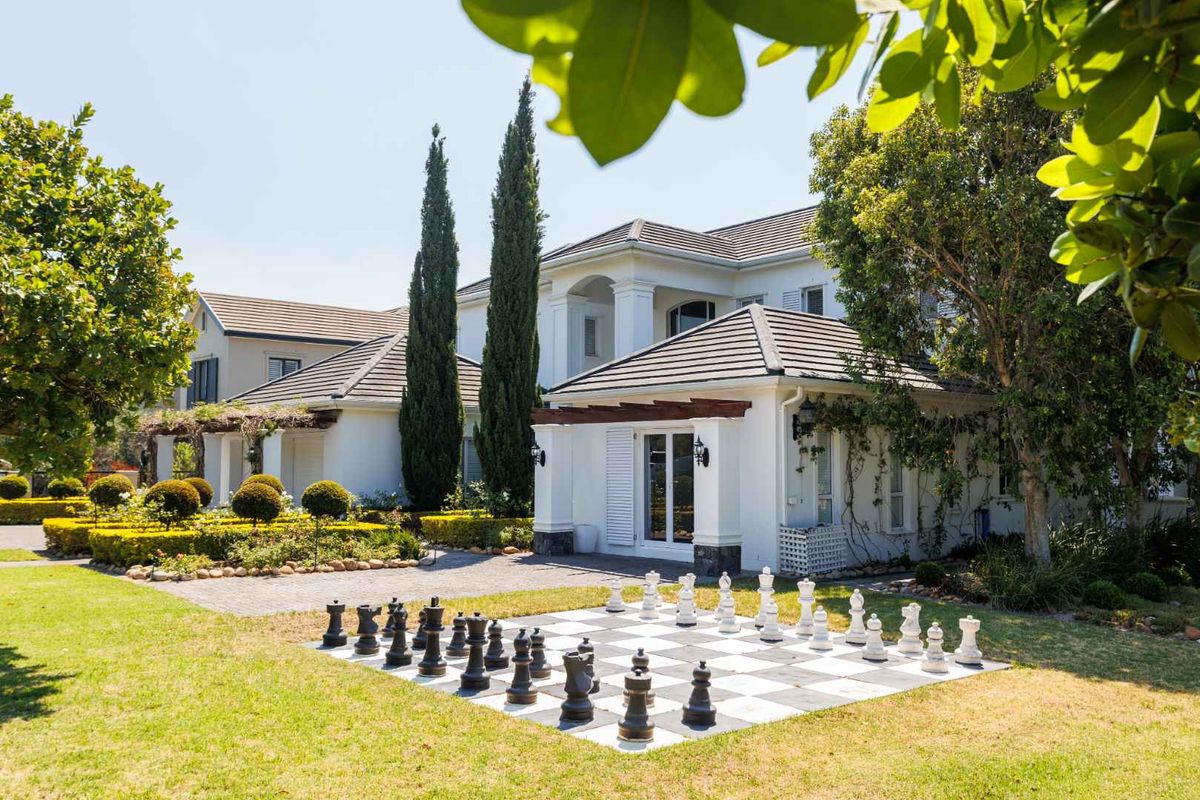 The Winelands Dream in a Luxurious Double-Storey Home on Val de Vie Estate - Photo 3