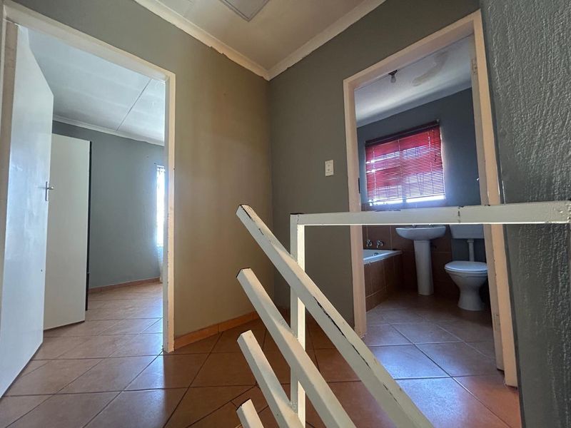 2 Bedroom house in lotus gardens - Photo 4