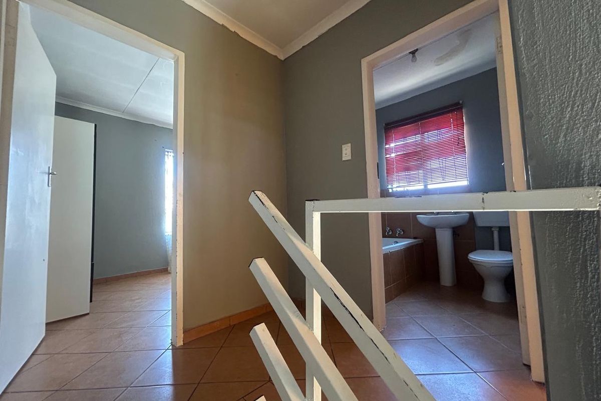 2 Bedroom house in lotus gardens - Photo 4