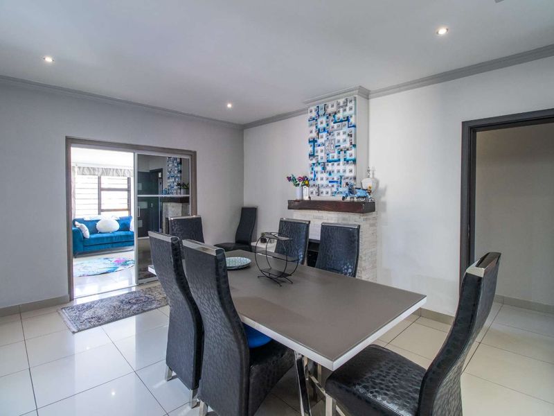 Charming Cluster Home: Perfect for Family Living! - Photo 10