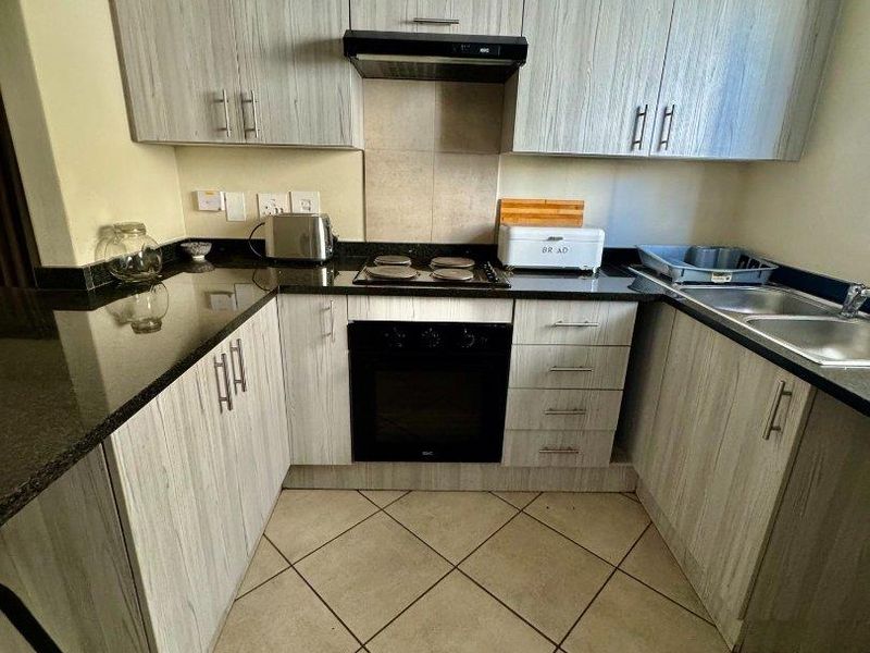 2 Bedroom, 2 Bathroom Ground Floor Apartment – Pet Friendly - Photo 8