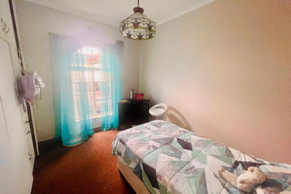 3 bedroom townhouse in a security gated complex - Photo 4