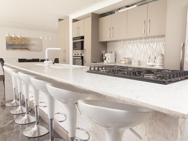 8 BEDROOM FAMILY HOME FOR SALE IN CHATSWORTH - R2.495m - Photo 6