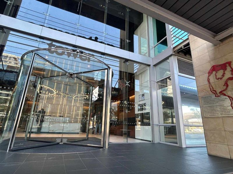 AAA-Grade 715m2 office to let on 10th floor of Convention Towers - Photo 3