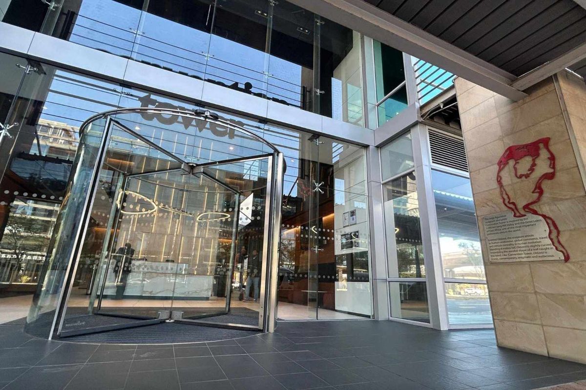 AAA-Grade 715m2 office to let on 10th floor of Convention Towers - Photo 3