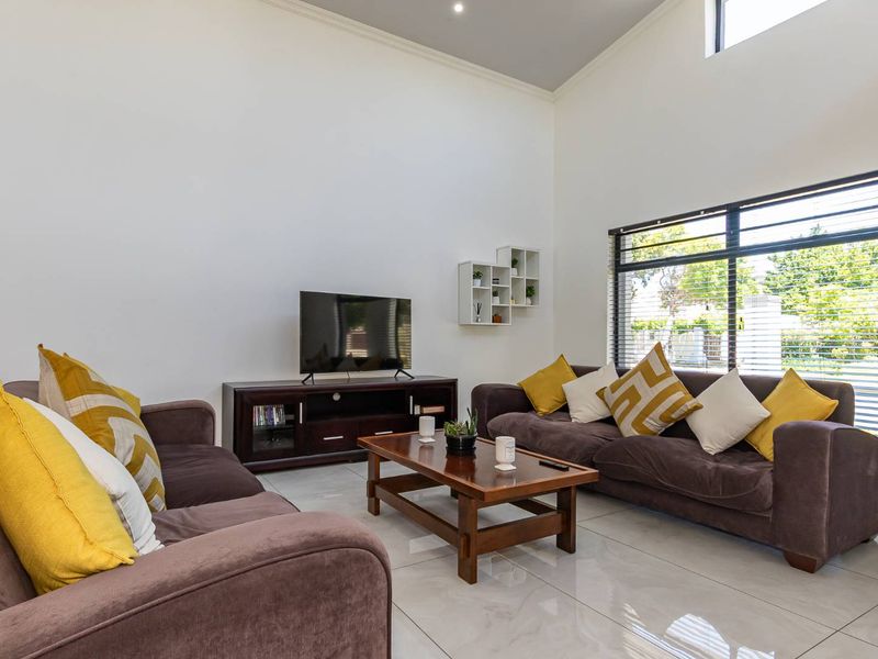 Modern Family Home with Double Volume Living and Separate 2-Bedroom Flatlet - Photo 6