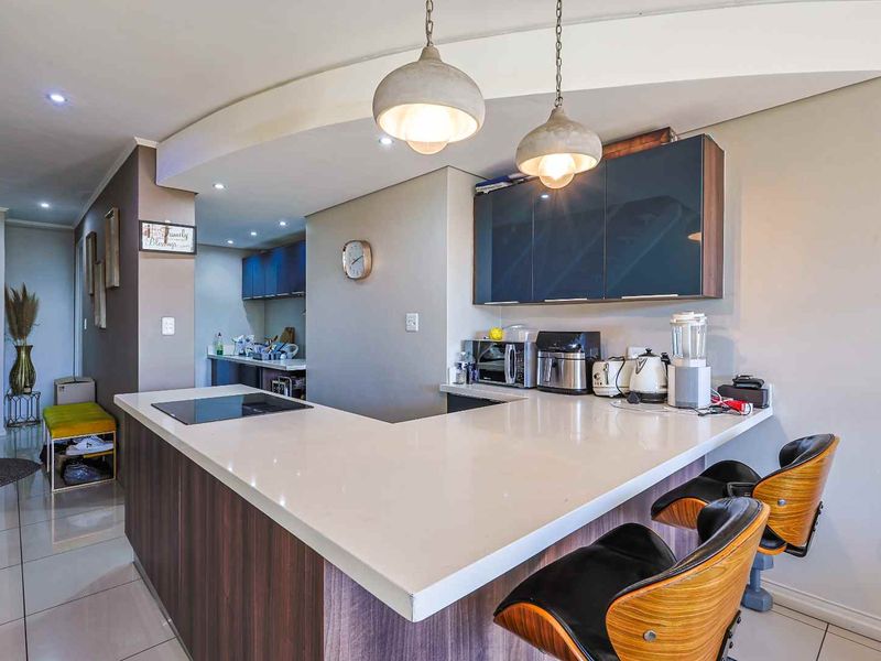 Modern 2-Bedroom Apartment with Rooftop Braai Area - Photo 9