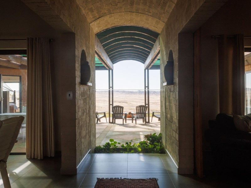 Luxurious Off-Grid Modern Farmhouse with Views & Sports Haven - Photo 3