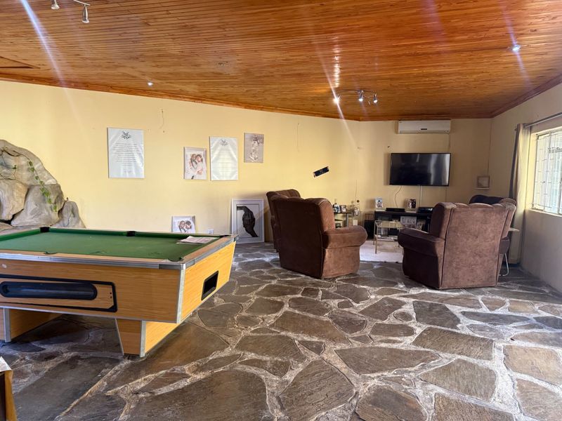 House for Sale Hochland Park Tauben Glen - Photo 9