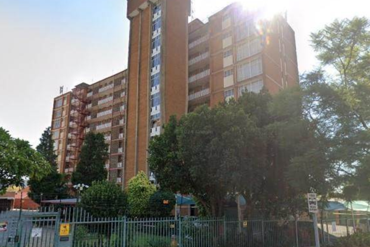 1.5 Bedroom Apartment in Weavind Park - Photo 4