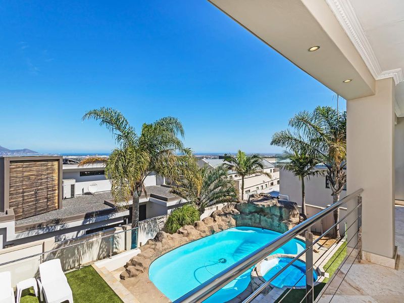 A Modern Classic Masterpiece with Unrivalled Views in Prestigious Baronetcy Estate - Photo 8