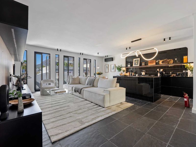 Newly Renovated 4-Bedroom Home in the Heart of Historic Bo-Kaap – All En-Suite with Private Courtyard - Photo 2