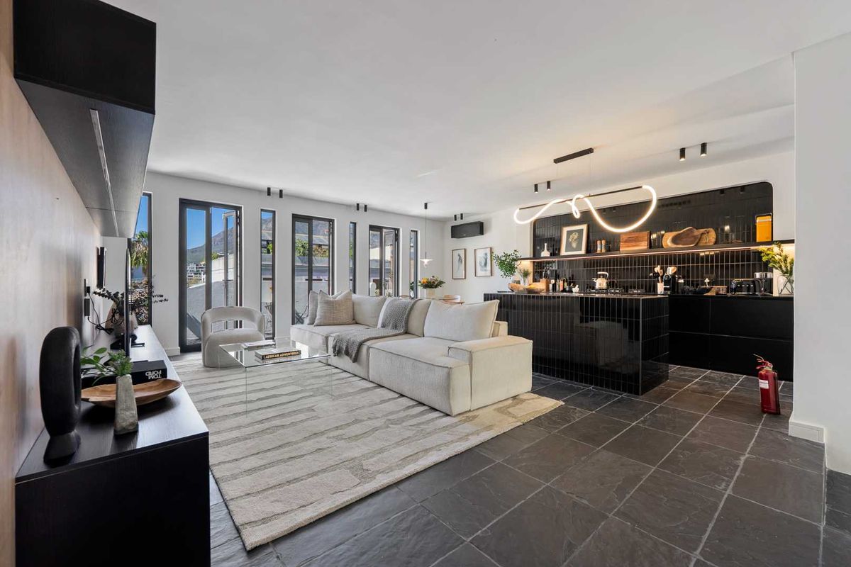 Newly Renovated 4-Bedroom Home in the Heart of Historic Bo-Kaap – All En-Suite with Private Courtyard - Photo 2