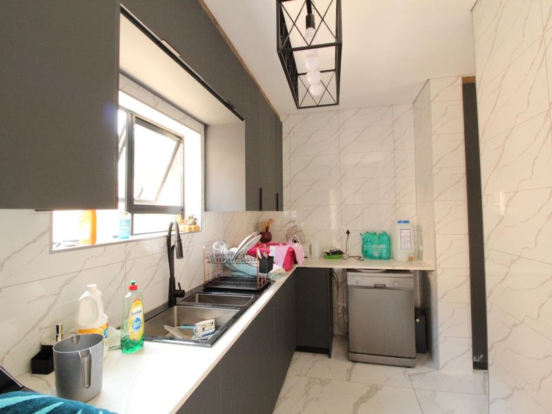 4 Bedroom Modern Home with Exceptional Finishes for sale in Blue Valley Golf Estate - Photo 9