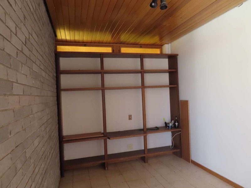 In the heart of Klein Windhoek but needing attention - Photo 5