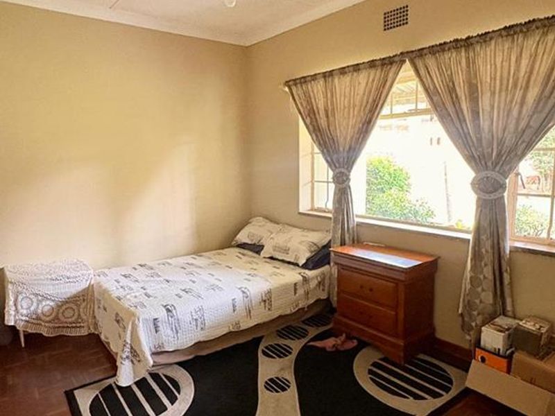 3 bedroom Home in Rembranft Park - Photo 6