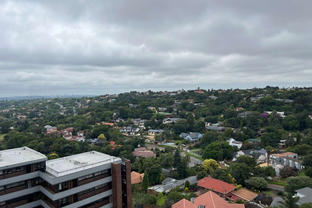 Spacious, renovated apartments for rent in Roodepoort - Photo 2