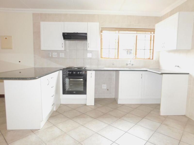 2 bedroom garden apartment for sale in Bryanston - Photo 3