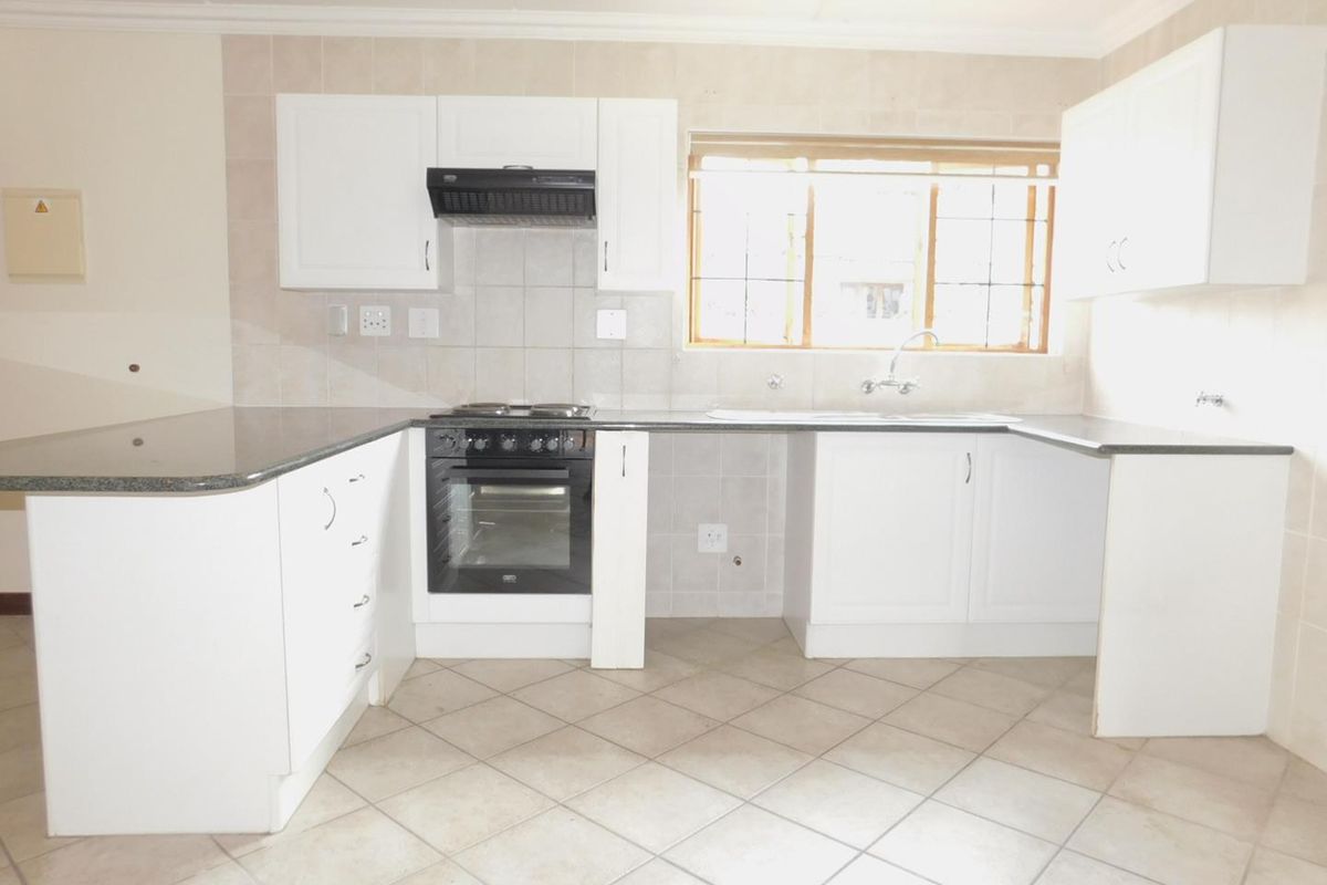 2 bedroom garden apartment for sale in Bryanston - Photo 3
