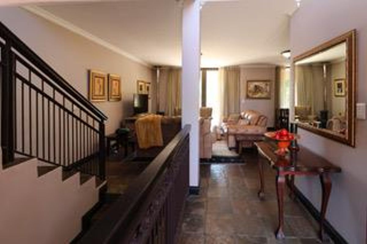 Start afresh in this much loved townhouse. - Photo 2