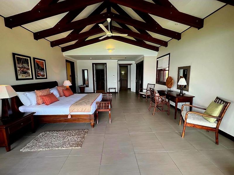 Exceptional Eden Island Villa in unbeatable position - Photo 10