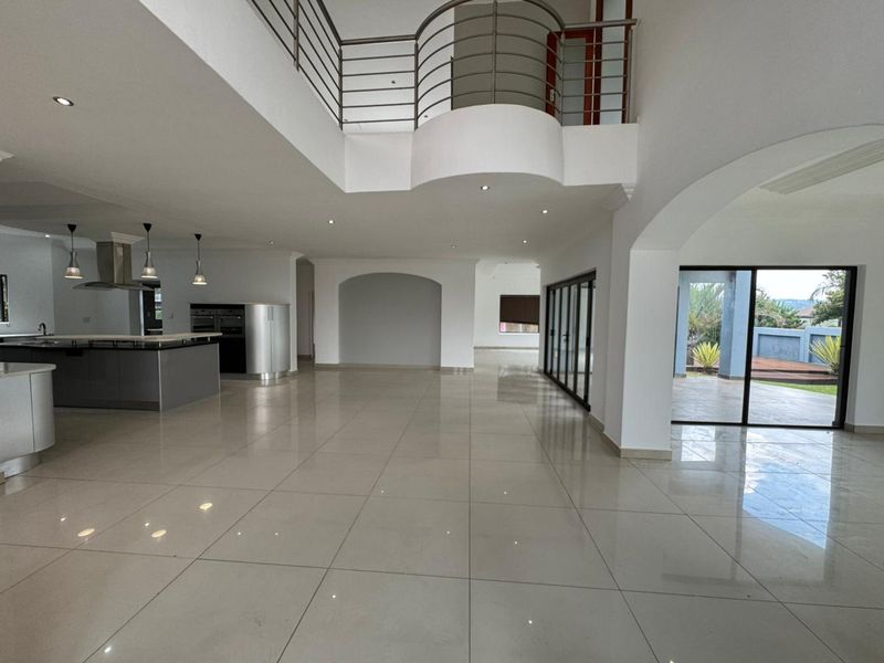 5 Bedroom spacious double storey to Rent in Thatchfield - Photo 8
