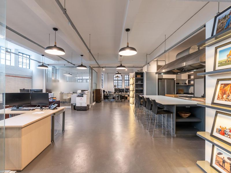 DELIGHTFUL INDUSTRIAL STYLE OFFICE TO LET - Photo 4
