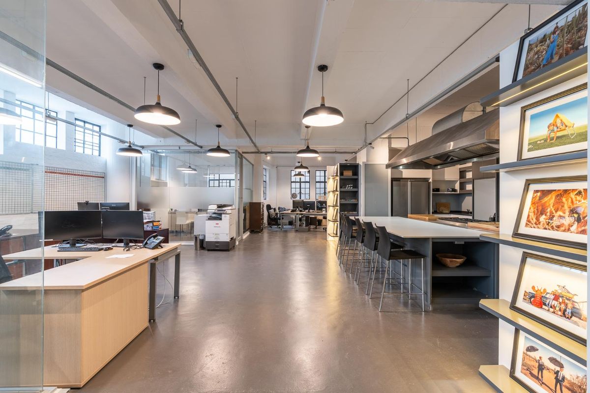 DELIGHTFUL INDUSTRIAL STYLE OFFICE TO LET - Photo 4
