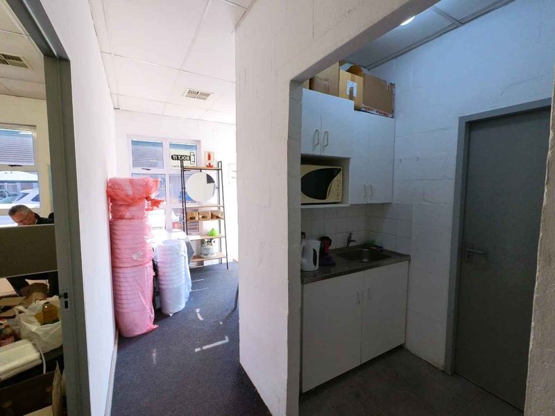 Warehouse with offices For Sale - Milnerton - Montague Gardens - Photo 10