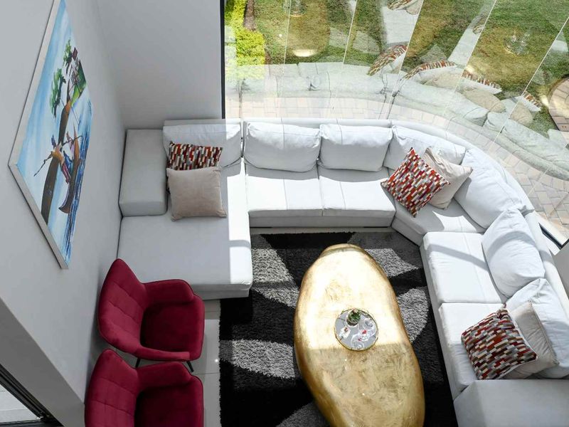 Magnificent Modern 4 Bedroom, 3,5 Bathroom House to Rent in the sought after Six Fountains Estate. Ideal for the Executive or an Embassy. - Photo 5