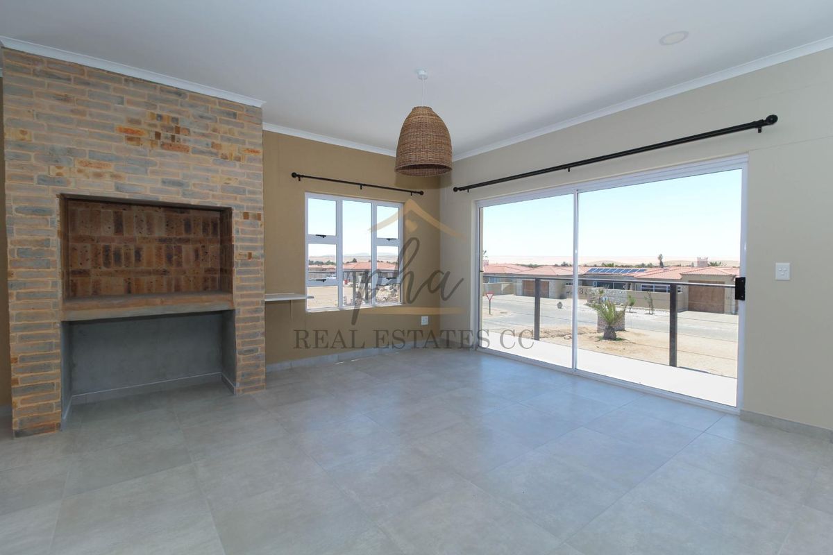 LUXURY HOME with exceptional space and views - Photo 5