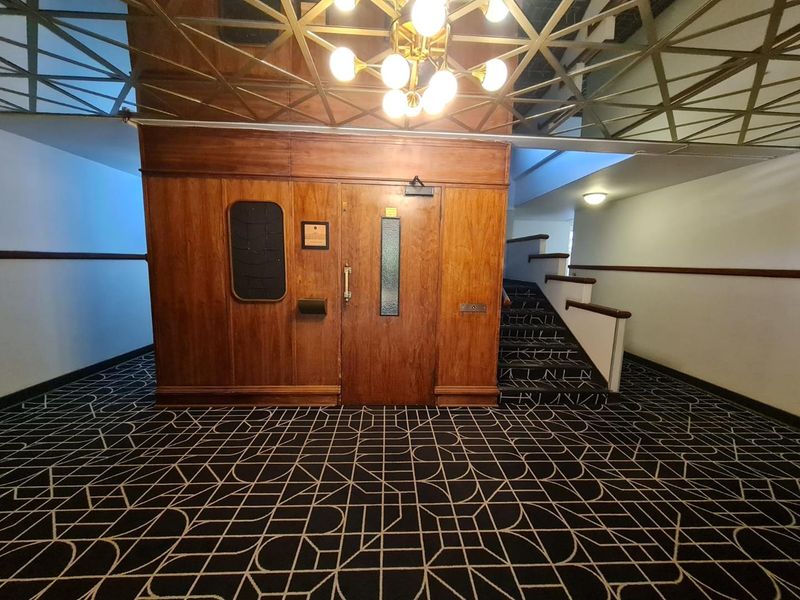 **Luxurious Apartment Complex in Highly Desirable Killarney** - Photo 7