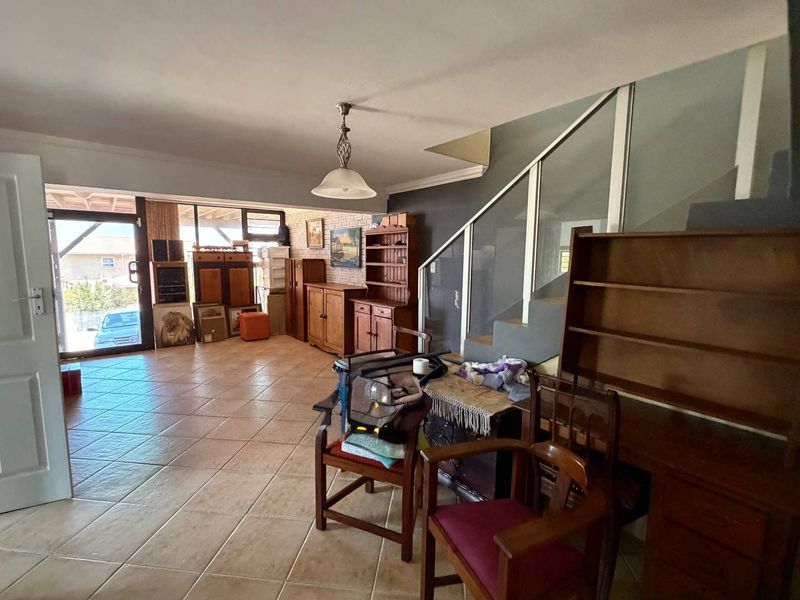 Charming Double-Storey Duet with Spectacular Sea Views - Photo 7