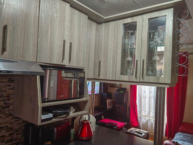 Clayville-Neat Property for R 860 000 - Photo 8