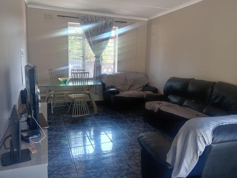 Investment-Ready Home with 3 Flatlets Income Potential - Photo 1