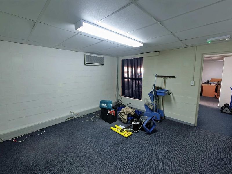 1189SQM WAREHOUSE PREMISES TO LET ALONG KOEBERG ROAD - Photo 9