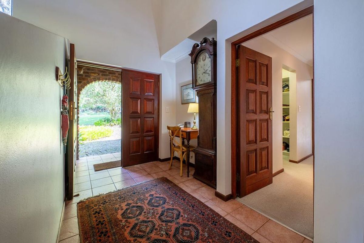 Don't judge the book by it's cover! - Photo 4