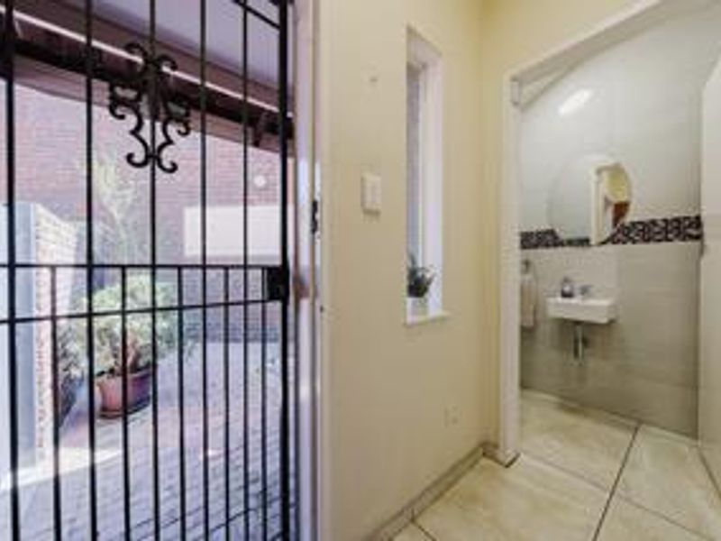 3 Bedroom Duplex Townhouse in Brackenhurst - Photo 4