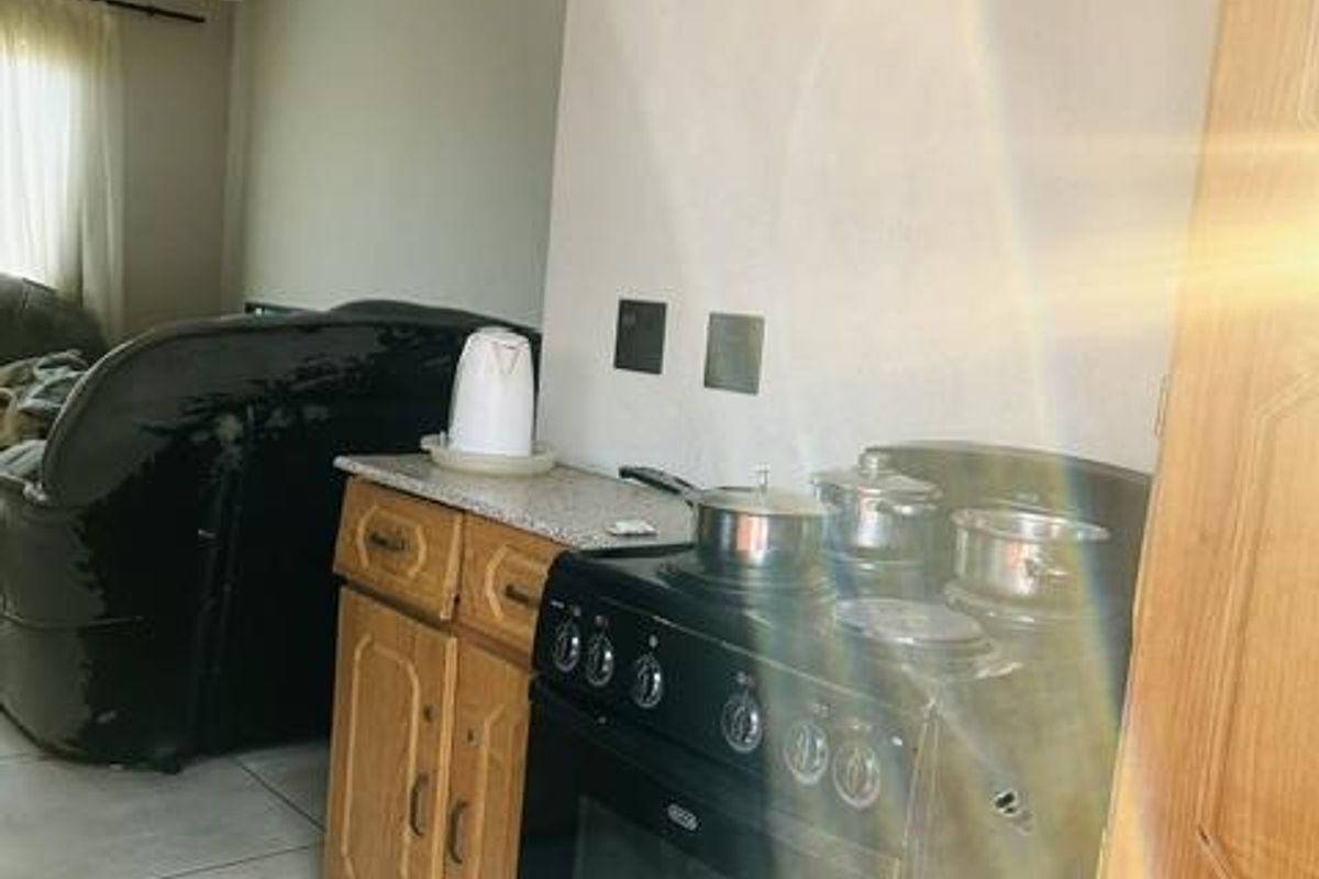 2 Bedroom House For Sale - Photo 4