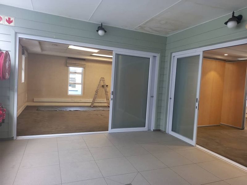 A GRADE OFFICES TO LET - Photo 3