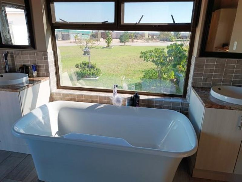 Magnificent Family Home - Reduced!! - Photo 4