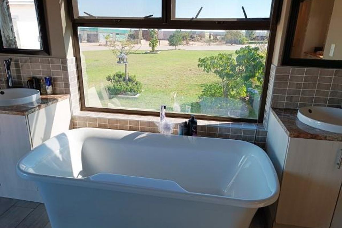 Magnificent Family Home - Reduced!! - Photo 4