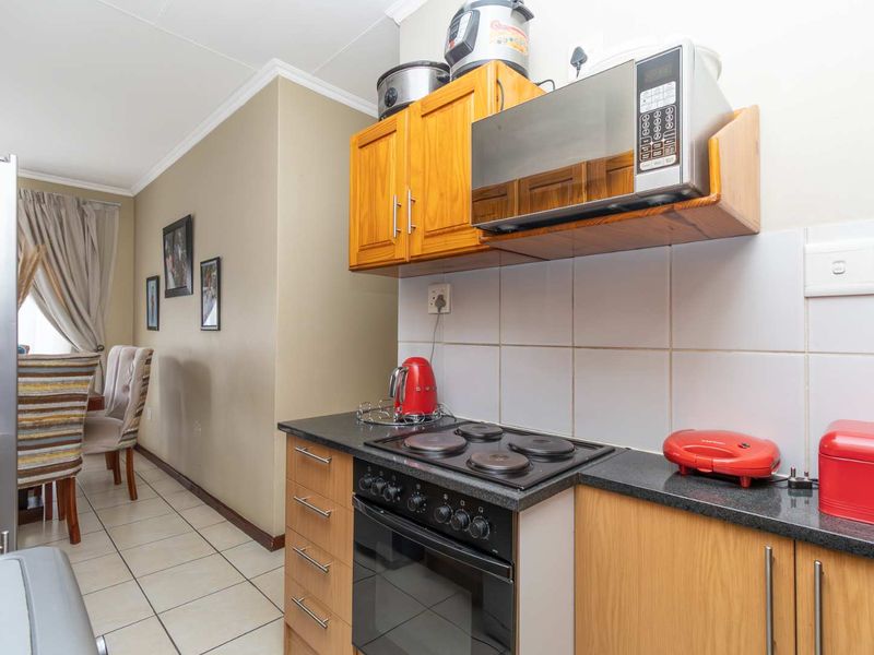 Modern Comfort Meets Secure Lifestyle Living - Photo 7