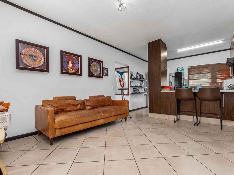 IDEAL LOCK-UP AND GO GROUND FLOOR UNIT IN SOUGHT AFTER TINZA LIFESTYLE ESTATE - Photo 3