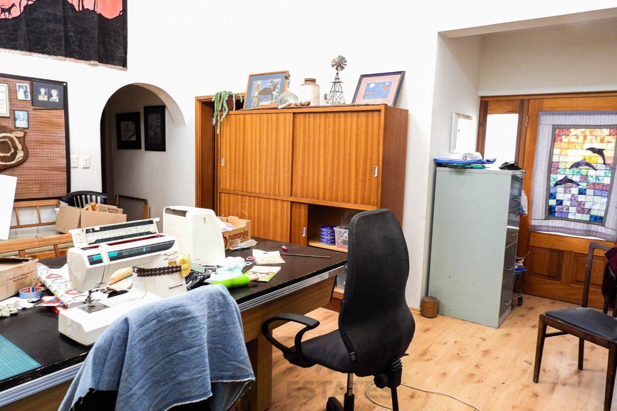 Central home with lots of space - Photo 5