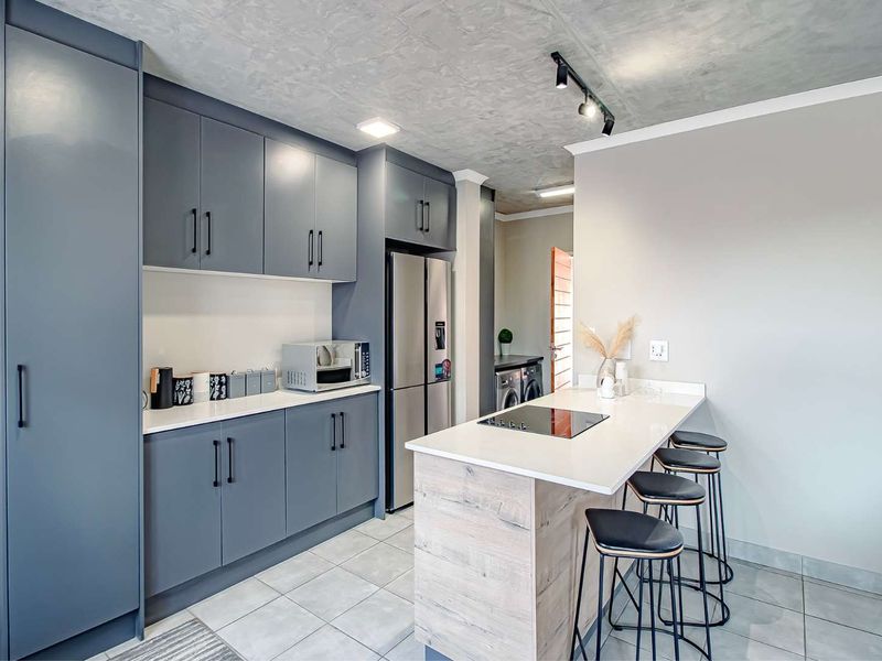 Three bedroom home in secure estate - Photo 6