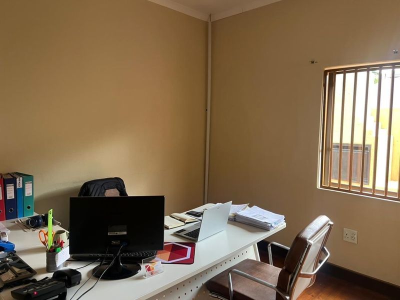 Office space for rent in Windhoek West - Photo 10