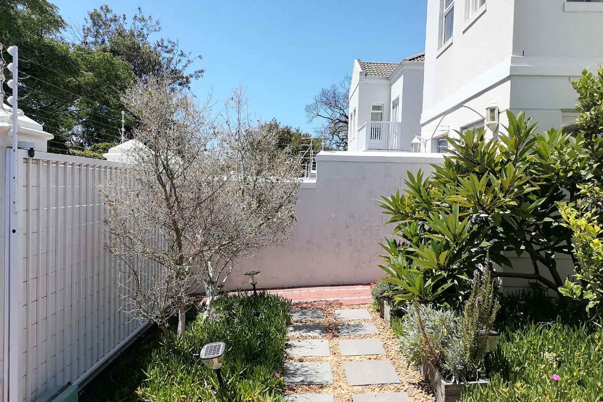 Double-Story Townhouse in the Heart of Rondebosch - Photo 3